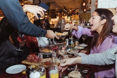 Early Evening Dining Trend: Why Millennials and Gen Z Are Eating Earlier
