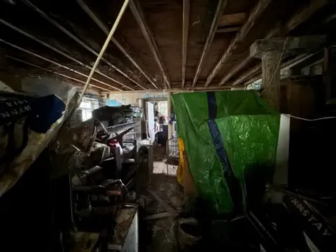 House Packed of Waste Goes to Auction at £38k